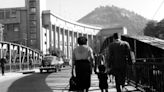 De Balmaceda al Teatro del Puente y el estallido social: las desconocidas fotos del Puente Pío Nono - La Tercera