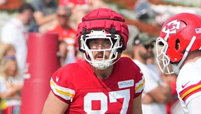 Travis Kelce pushes teammate in heated skirmish during Chiefs training camp