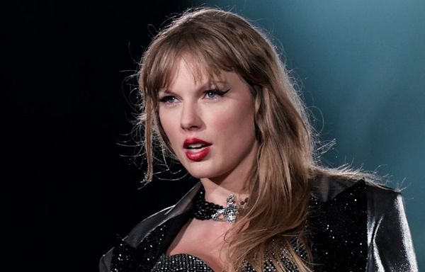 Taylor Swift Reunites with Her Cats Co-Star on the Eras Tour