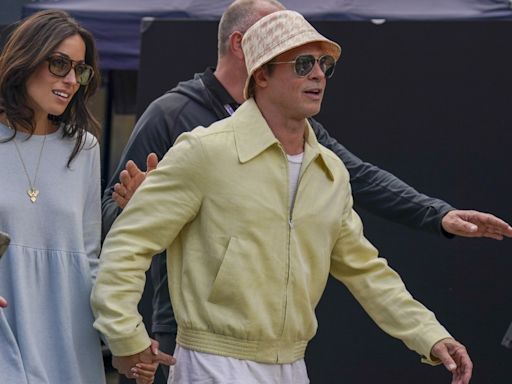 Brad Pitt, enamorado y cogiendo la mano de su novia Ines de Ramon, su apoyo en medio de la polémica con sus hijos