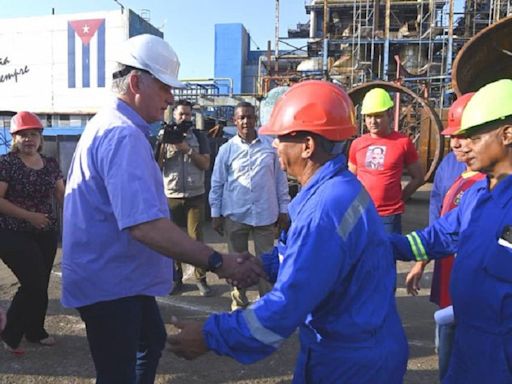 Presidente de Cuba visitó la central termoeléctrica Ernesto Guevara