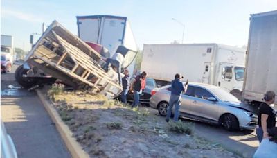 ¡Carambola en la carretera México-Querétaro! Choque provoca carga vehicular en dirección a la CDMX | El Universal