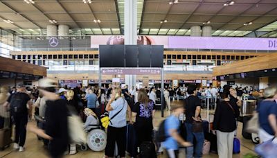 Global Flights Grind to Halt as United, Delta Stop Service