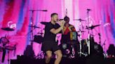 Vocalista do Imagine Dragons fala sobre infância no Brasil: 'Lembro de beber guaraná e ir a churrascarias'