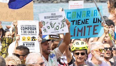 ‘Canarias tiene un límite’: las manifestaciones contra el turismo en las islas, en imágenes