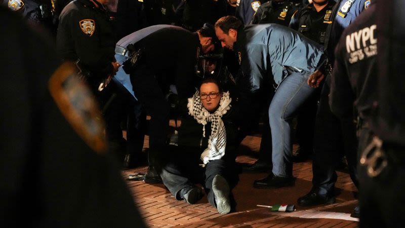 Clashes escalate at campus protests nationwide as law enforcement makes mass arrests | CNN Business