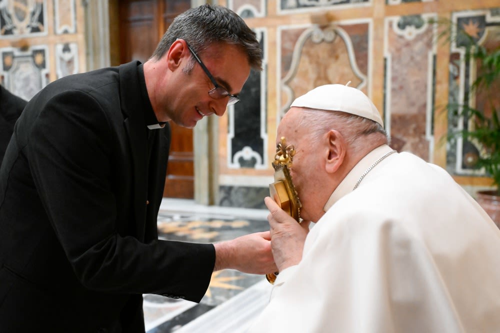 Pope urges reparation to the Sacred Heart, including for abuse crisis