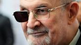 Salman Rushdie es reconocido en gala de PEN America