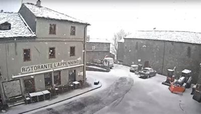 Neve in Toscana, le immagini dalla webcam. E le temperature scenderanno ancora