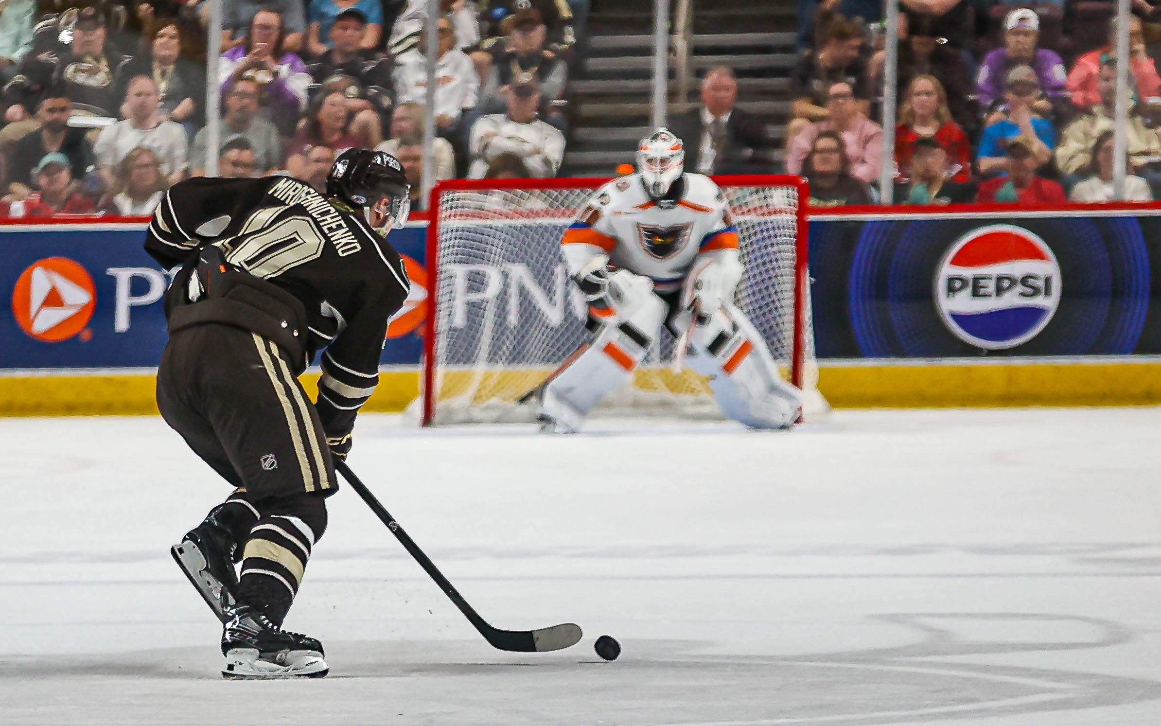 One series down: Hershey Bears close out Lehigh Valley to continue march to Calder Cup