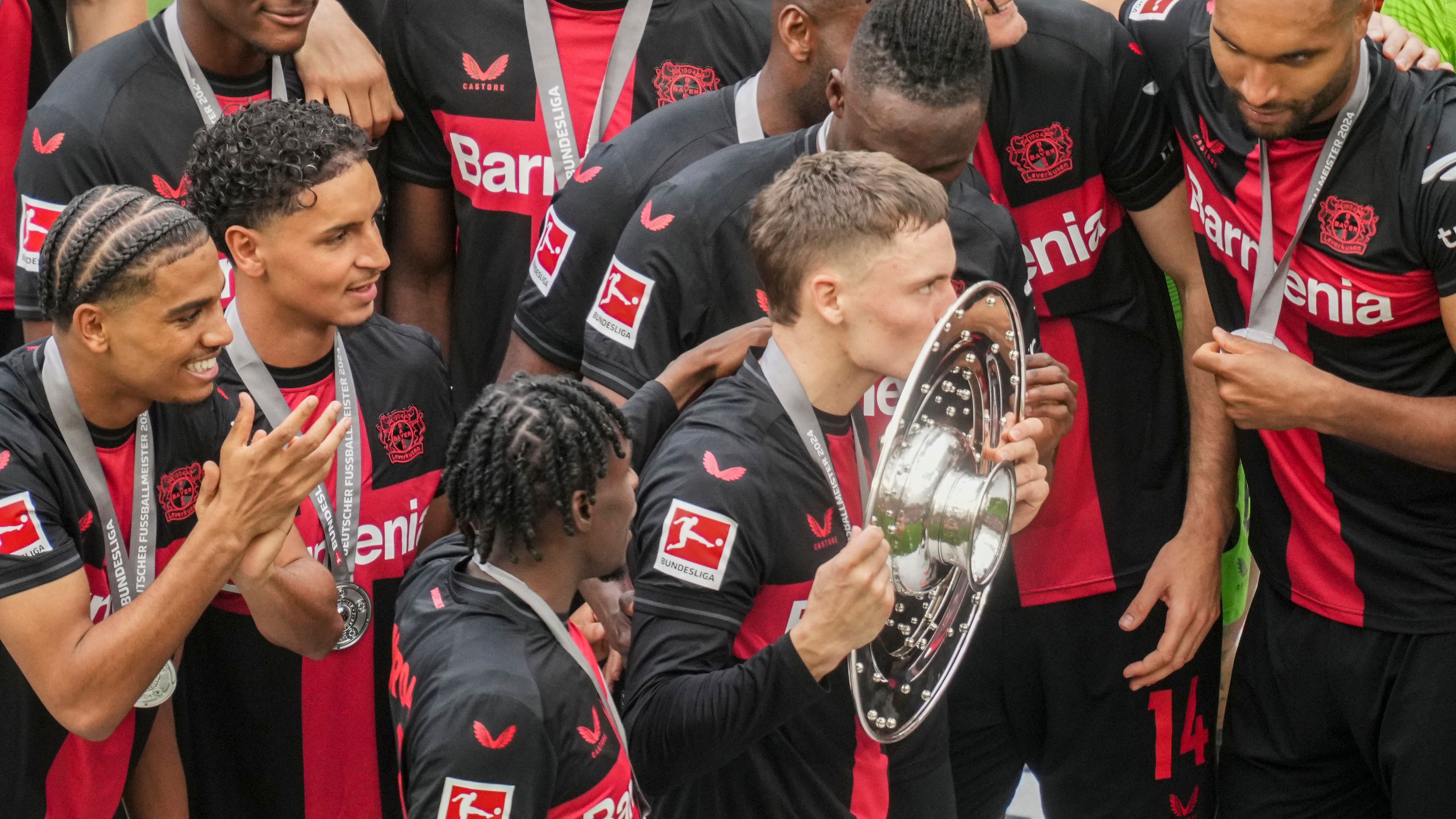 Bayer Leverkusen complete unbeaten Bundesliga season with victory over Augsburg