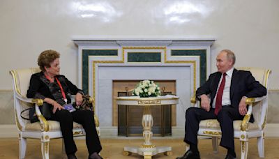 Putin se reúne con Dilma Roussef, directora del Nuevo Banco de Desarrollo de los BRICS