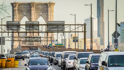 Gobernadora de NY suspende plan para cobrar a la mayoría de los conductores que entren a Manhattan