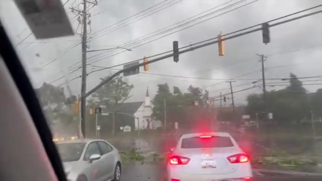 Maryland drivers maneuver through flying debris during tornado: 'I braced for impact'