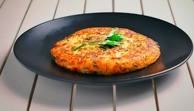 Receta de tortilla de bacalao, un básico sencillo y sabroso de las sidrerías vascas