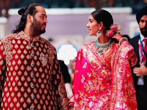 Check out the massive queue of 10,000 guests to wish Anant-Radhika Ambani during their wedding celebration