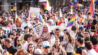 Barcelona desata el orgullo en un desfile multitudinario del 'Pride': 'Las personas LGTBI existimos y no nos vamos a ir'