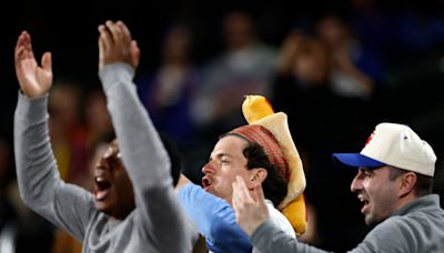 New York Mets fan removed from stadium because people kept throwing hot dogs at him