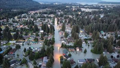 Watch the glacier outburst that sent a surge of water into Juneau, causing ‘unprecedented’ flooding | CNN