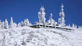 Tempestades intensificam a neve e aliviam a seca na Califórnia