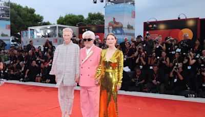 Julianne Moore, Tilda Swinton y Pedro Almodóvar, el trío más estiloso del Festival de Venecia