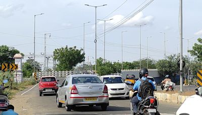 One-way traffic violations rampant on road over bridge near Tiruchi junction