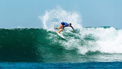 Waves favor Caitlin Simmers, who bests Caroline Marks to win World Surf League championship