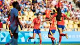 España saca galones en su histórico debut en París