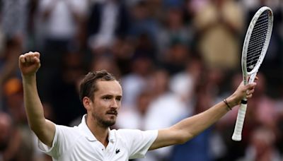 Wimbledon: Daniil Medvedev bat Jannik Sinner et retrouve les demi-finales