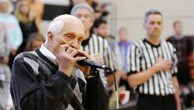 Carl Erskine, Dodgers pitcher and last surviving member of 'Boys of Summer,' dies at 97