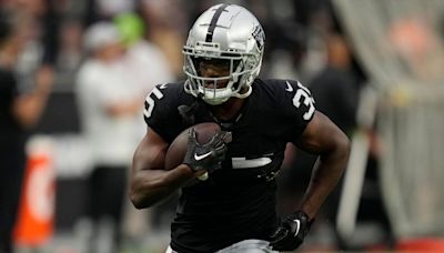 White y Mattison, listos para rodar en la renovada sala de corredores de los Raiders