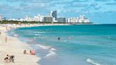 Los turistas en Miami adaptan sus planes en el julio más caluroso de la historia: “Sin hacer nada ya estás transpirando”