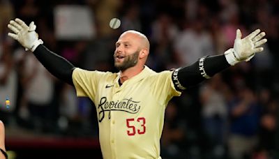 Bee Game: Dodgers and Diamondbacks delayed due to bee swarm