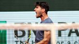 Carlos Alcaraz barre a Felix Auger-Aliassime y se cita con Tsitsipas en cuartos de Roland Garros
