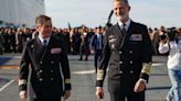 Felipe VI visita en Tallin el portaeronaves ‘Juan Carlos I’ tras su misión en el Báltico