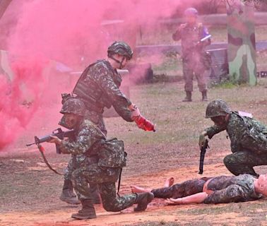 強化戰場自救生存力 國防部4.2億採購單兵戰傷急救包年底到位 - 自由軍武頻道