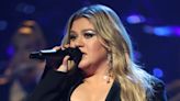 Kelly Clarkson Performs More Poignant Lyric Changes After Divorce