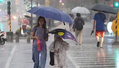 天氣更不穩定！輕颱馬力斯明恐生成 周末全台有雨「降雨熱區出爐」