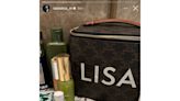 BLACKPINK LISA首度公開化妝桌，愛用品從保養品、香水到牙膏通通曝光