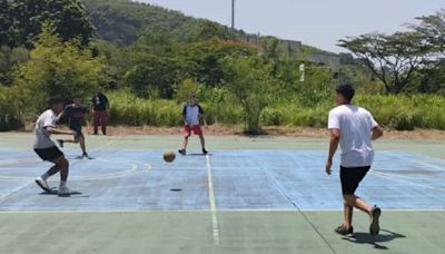 La Facultad de Ciencias Económicas inició torneo de fútbol interfacultades