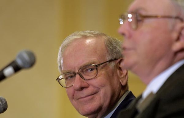 The Poignant Moment When Warren Buffett Called for ‘Charlie’ at Berkshire’s Meeting