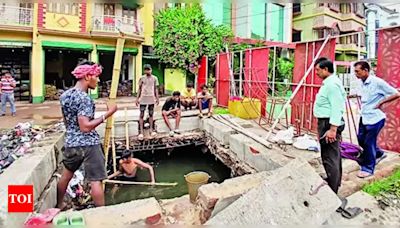 Illegal Structures Demolished in Howrah, 43 Buildings Served Notices | Kolkata News - Times of India