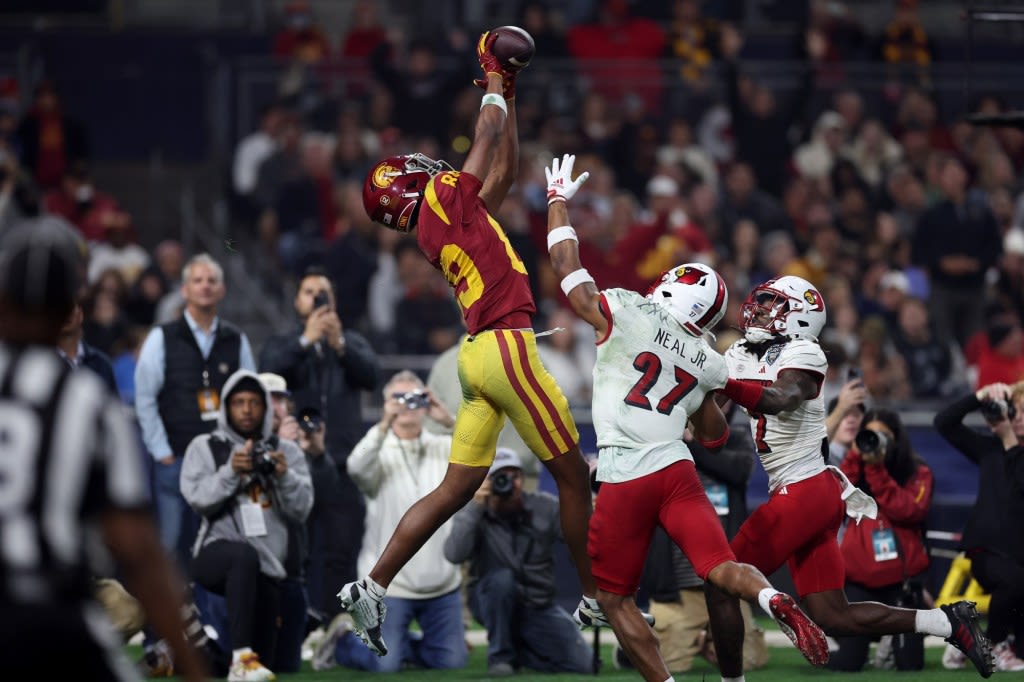 Holiday Bowl retains tie-in with current and former Pac-12 teams for the next two seasons