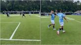 El Kun Agüero VOLVIÓ a jugar al fútbol: gambeta y participación clave en el gol de su equipo