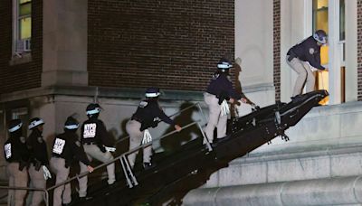 FOTOS: Policía desaloja a manifestantes propalestinos en la Universidad de Columbia | El Universal