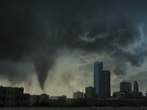 Oklahoma tornado videos show terrifying storms as buildings damaged