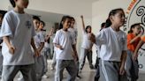 Una escuela de élite para niños vulnerables y migrantes en Colombia