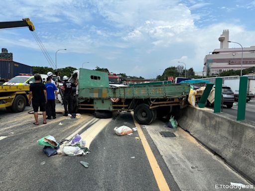 國1鼎金段聯結車駕駛誤踩油門 「5車撞成一團」零件噴對向車道