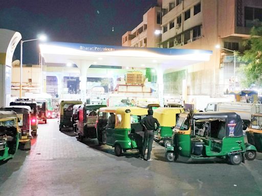 Pune auto rickshaw drivers protest Rs 50/day fine, permit to bike taxis