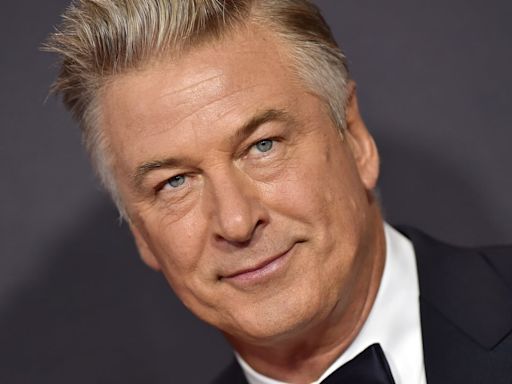 Alec Baldwin confiesa que lleva 39 años sobrio después de esnifar “una raya de aquí a Saturno”